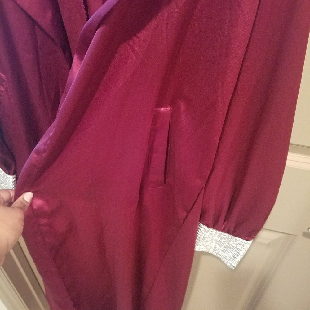 Satin Red Robe - Picture 4 of 6